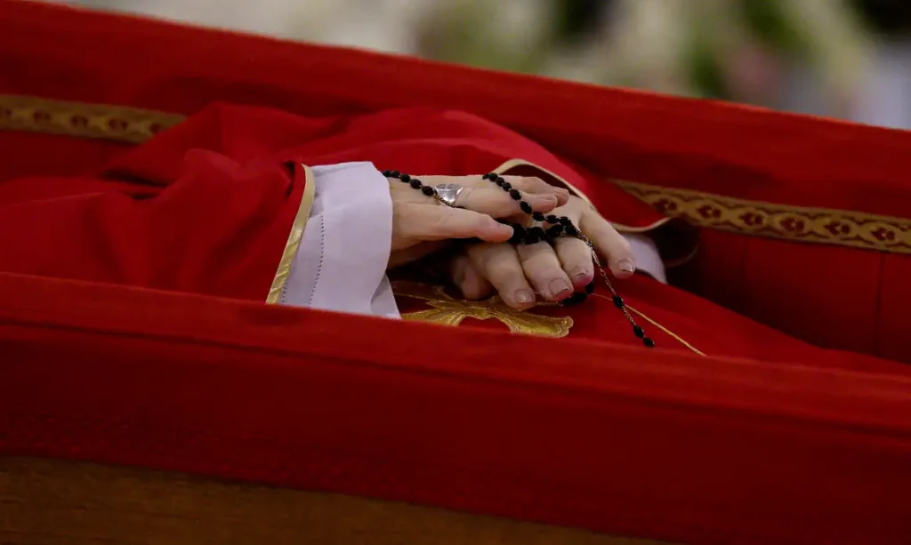 2025 04 22t115932z 1 lynxmpel3l0ju rtroptp 4 religiao francisco morte recomeco