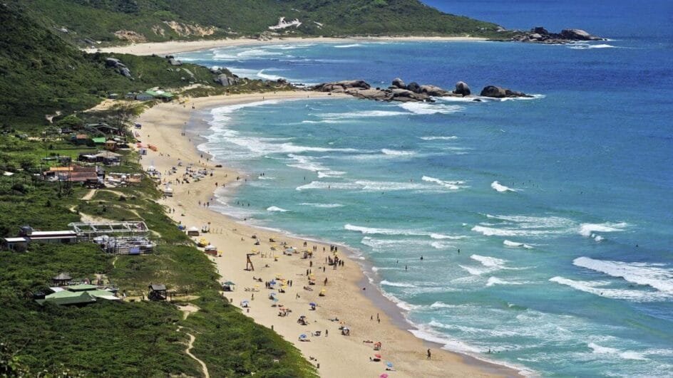 Entenda projeto que busca legalizar naturismo na Praia da Galheta em Florianopolis 944x531 1
